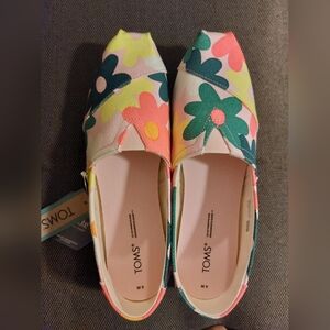 Toms slip on shoes size 9
